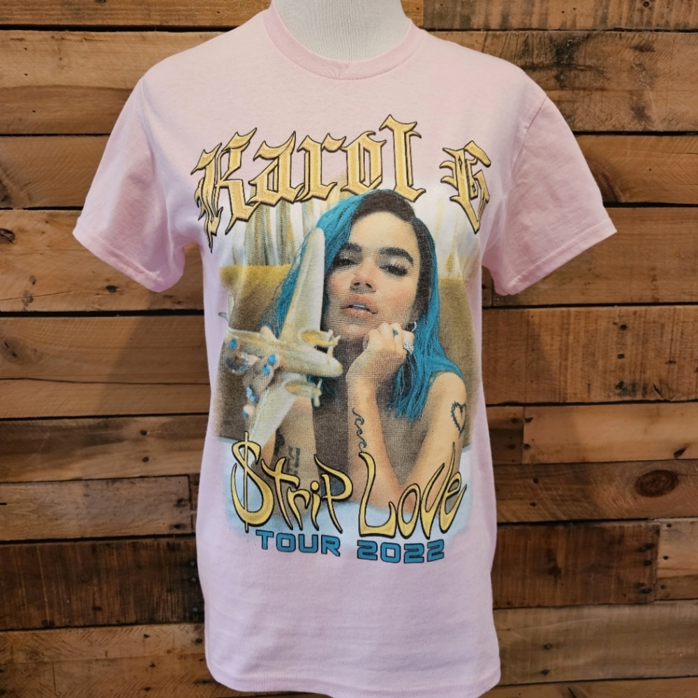 NWOT Karol G "Strip Love Tour 2022" t-shirt pink Size Small